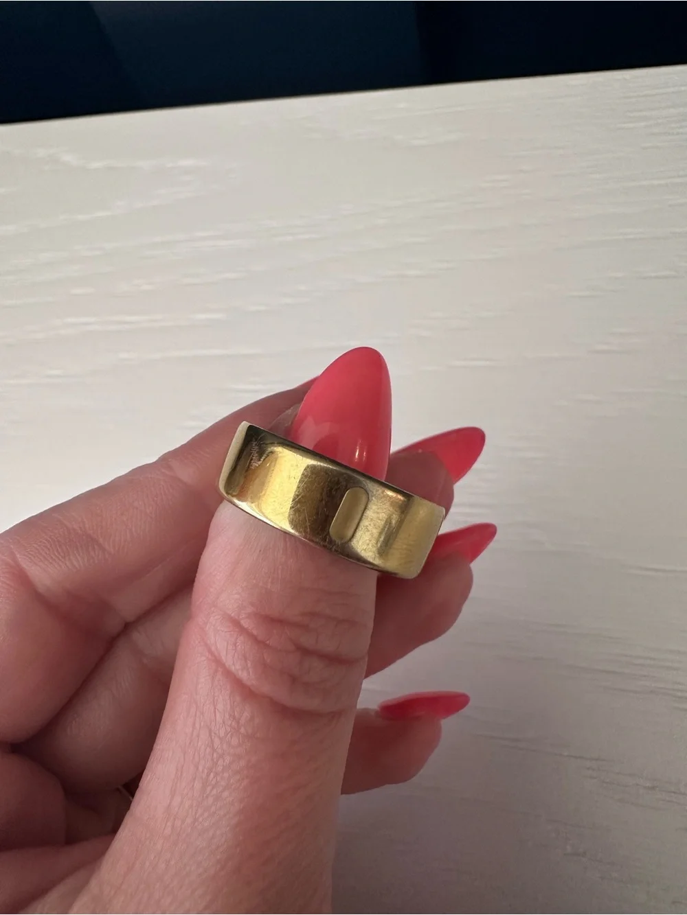 Gold Oura Ring 4 Size 8 with Charger